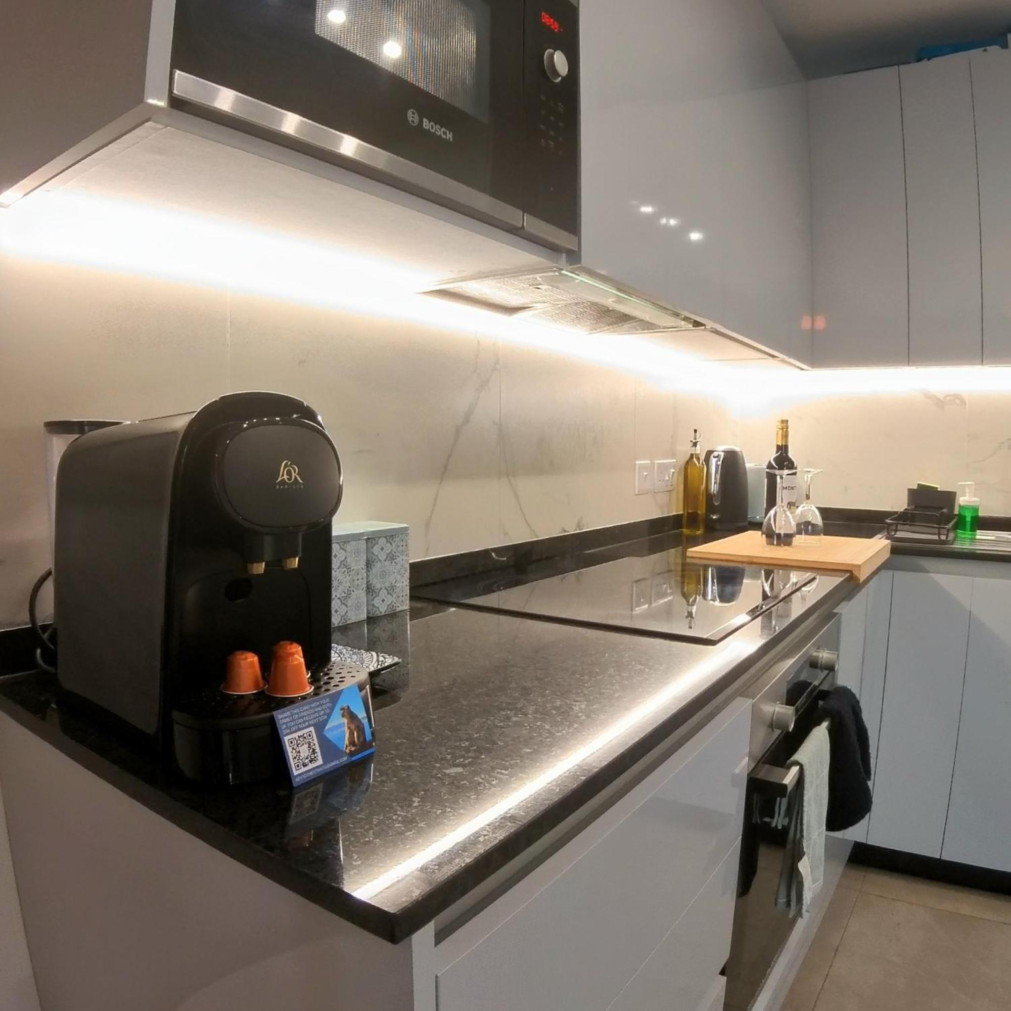 New Luxury Sunrise Oceanview Apartment In ジブラルタル エクステリア 写真